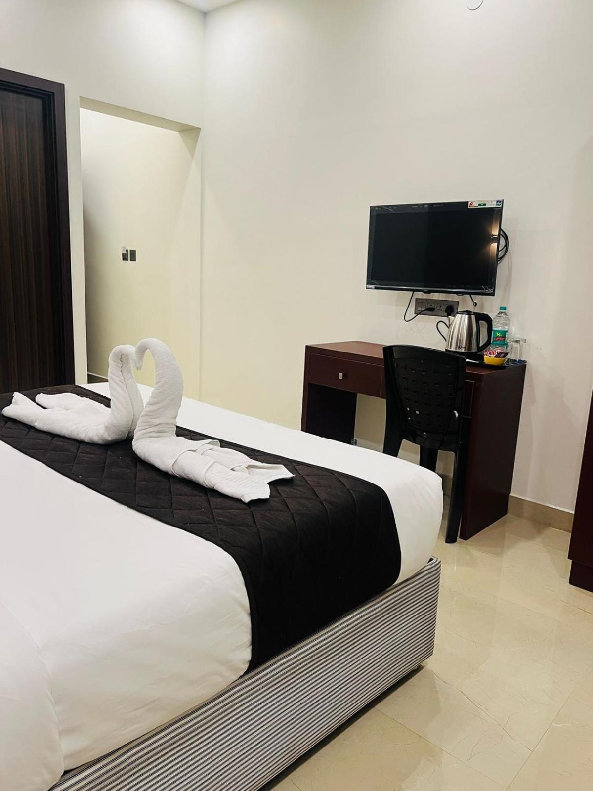 The Lotaz Hotel Kochi Eksteriør billede