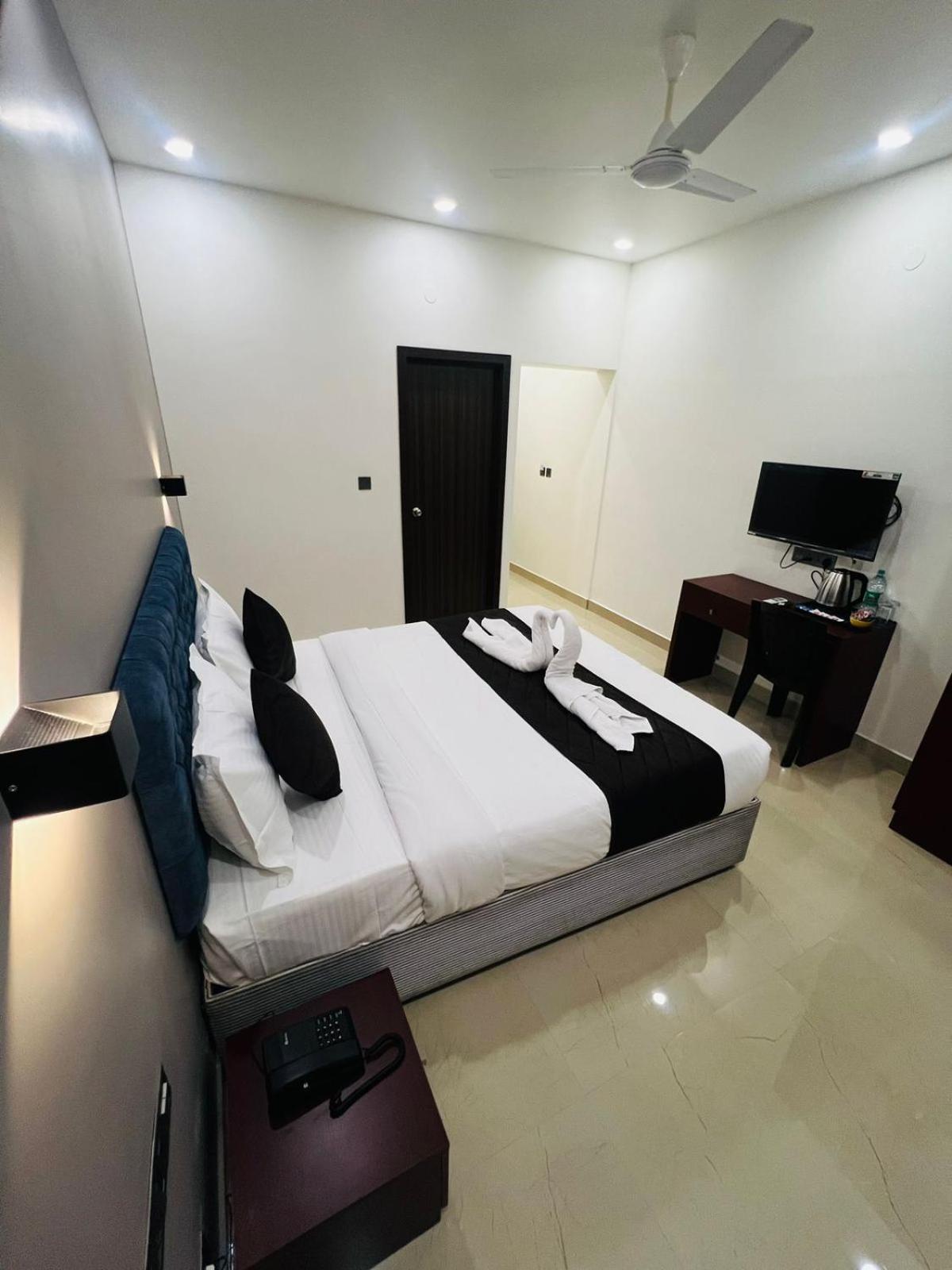 The Lotaz Hotel Kochi Eksteriør billede