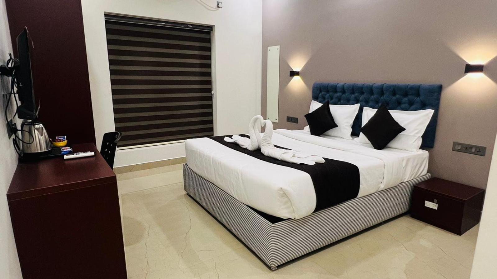 The Lotaz Hotel Kochi Eksteriør billede