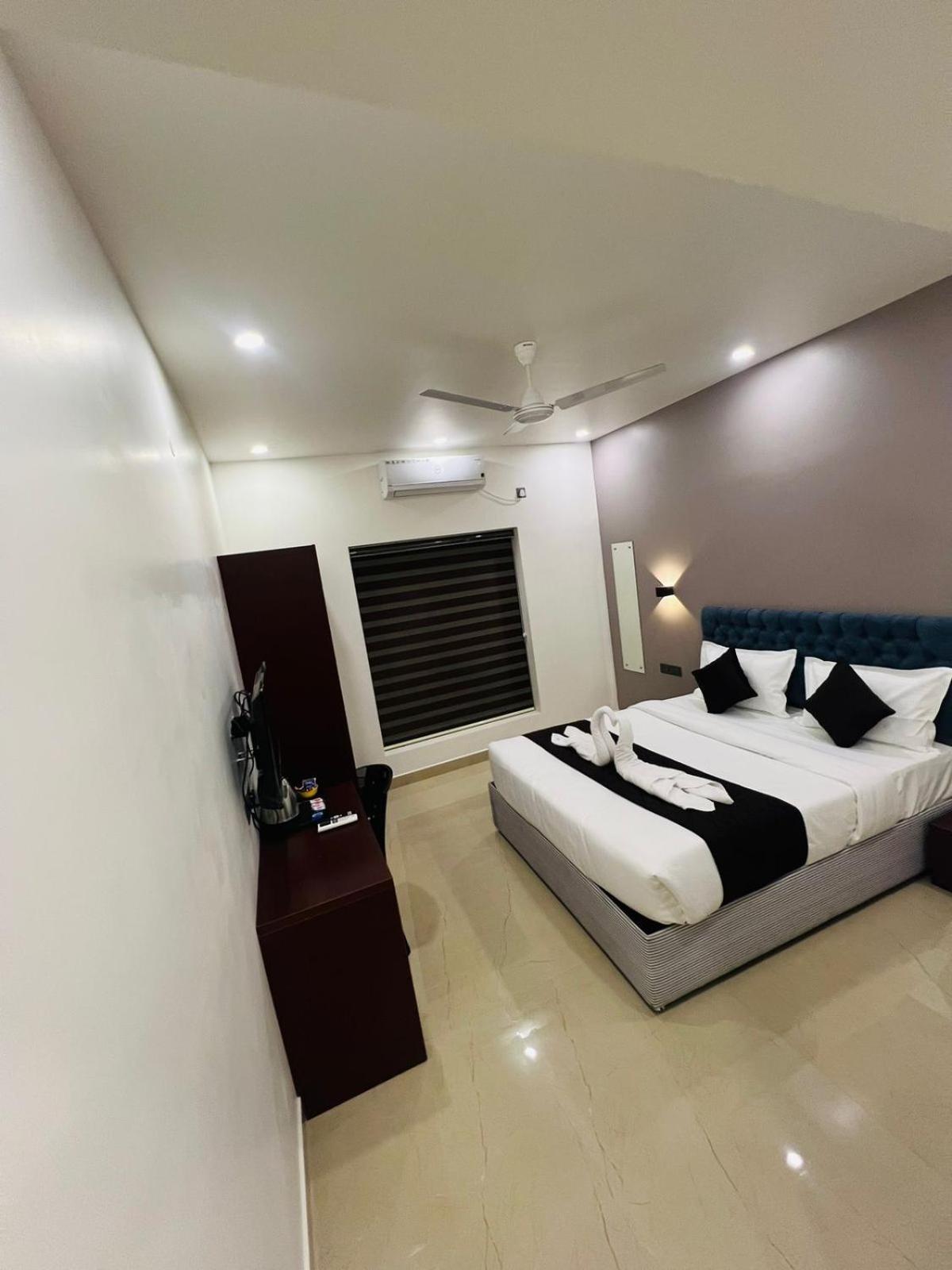 The Lotaz Hotel Kochi Eksteriør billede