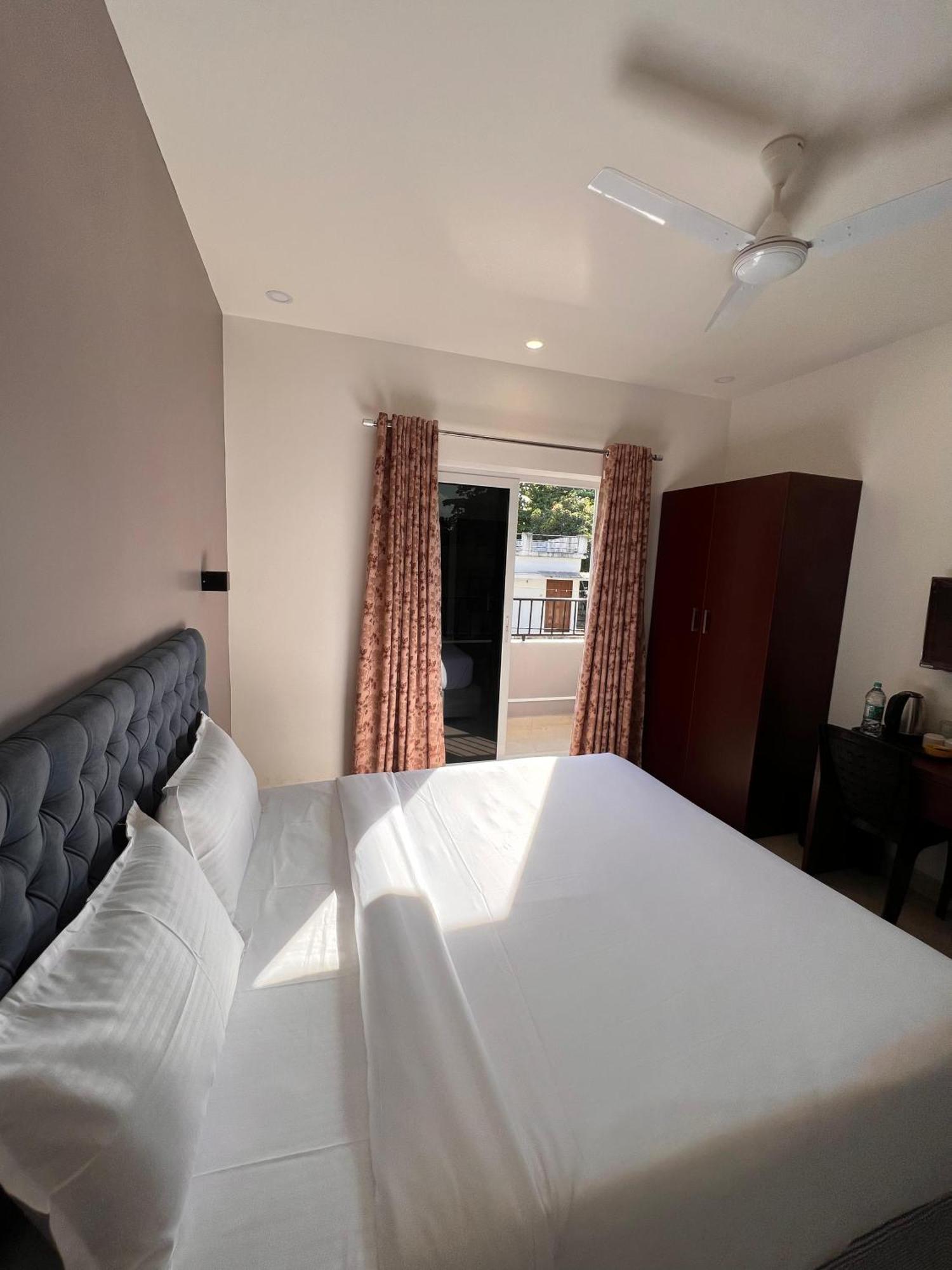 The Lotaz Hotel Kochi Eksteriør billede