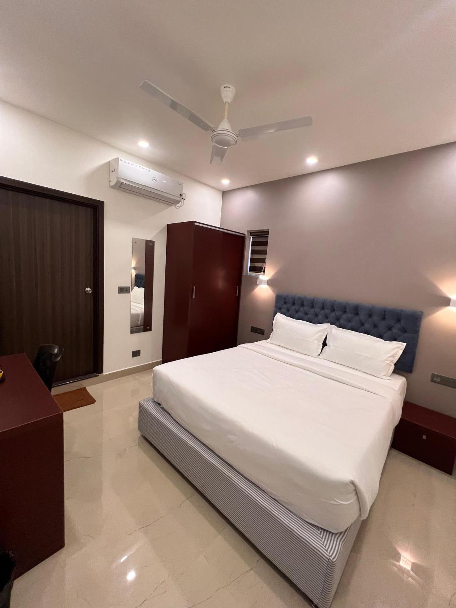 The Lotaz Hotel Kochi Eksteriør billede