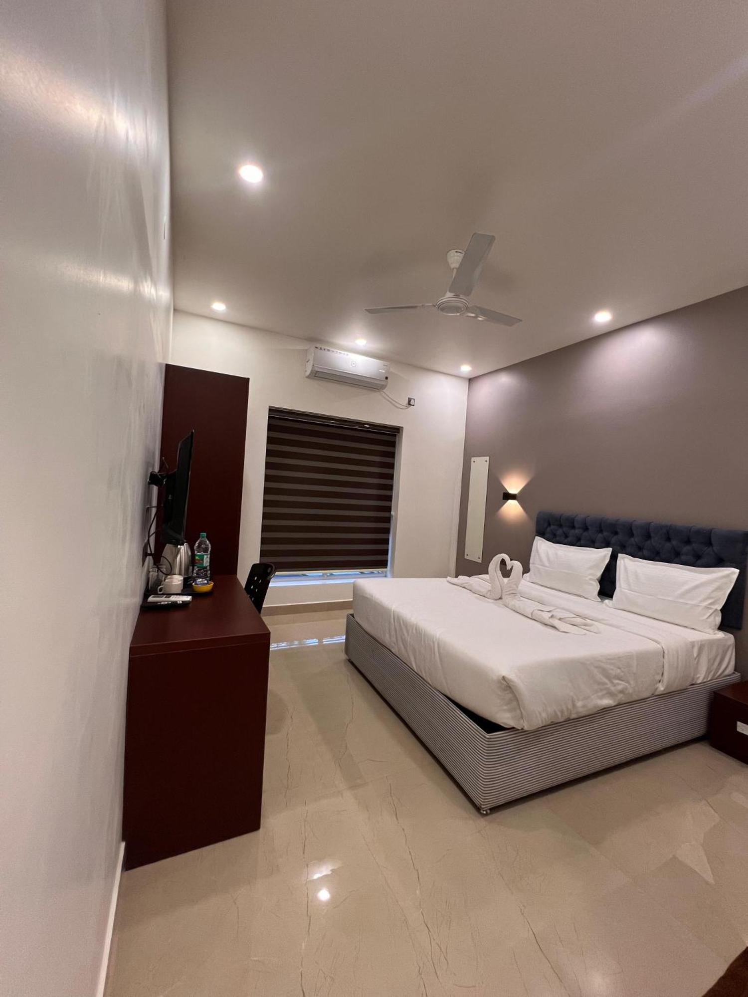 The Lotaz Hotel Kochi Eksteriør billede