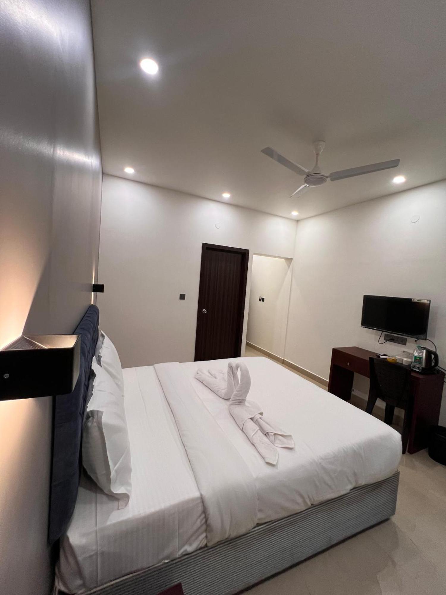 The Lotaz Hotel Kochi Eksteriør billede